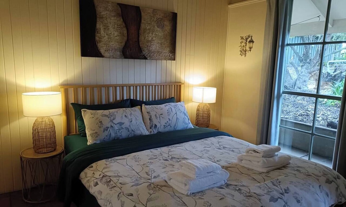 Kalimna Ski Chalet | TimberLoo Cottage 4 (1 Queen Bed) SPA & Wood Stove