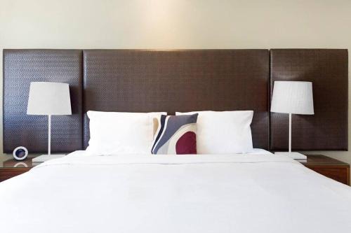 Darwin City Centre Apartment | 'Towering Palms' Resort-style Apartment with a Separate Studio