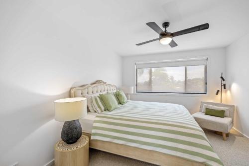 Marks Point House | Townhouse in Marks Point