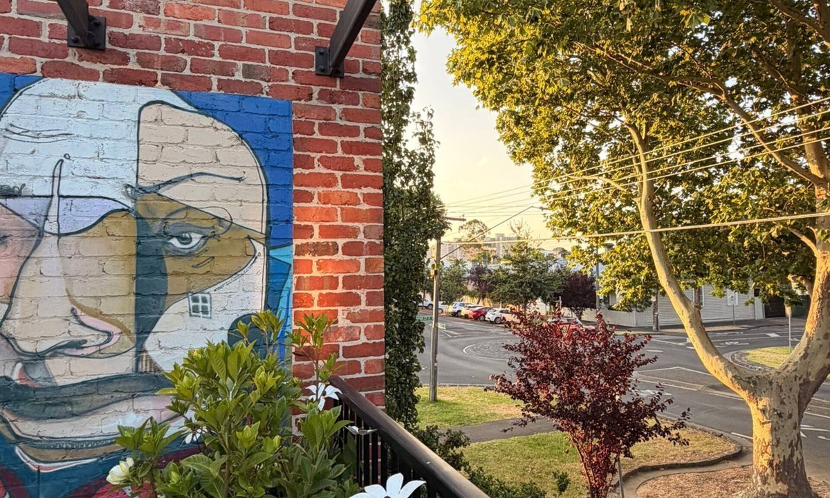 Richmond North House | Townhouse with outdoor deck, inner city Melbourne near MCG and Australian Open