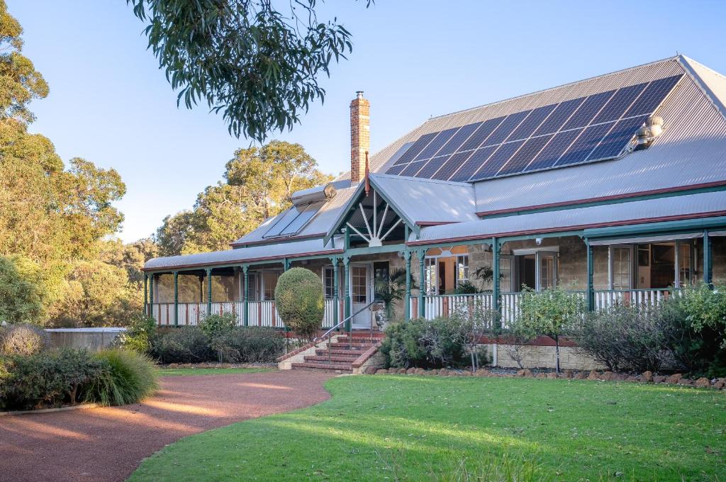 Eagle Bay House | Tracks End I Private Properties