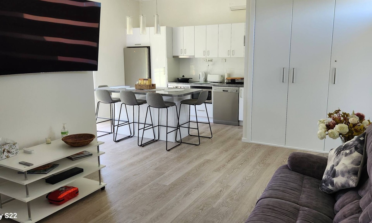 Geilston Bay Apartment | Tranquil Bush Setting Apartment Hobart 2 Bedroom. Pet friendly.