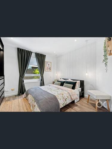 Hallett Cove House | Tranquil Coastal Retreat - Renovated 2BR - Sea Views & Sunset Nights