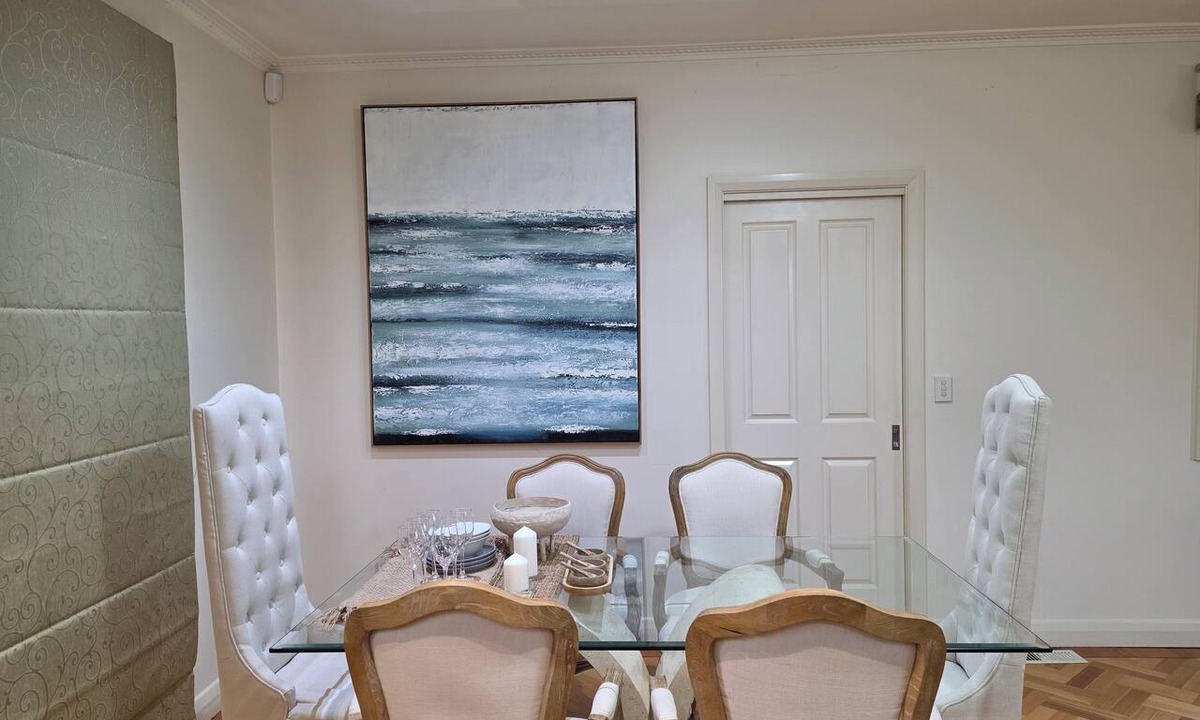 Glen Waverley House | Tranquil Home with Big TV and Fast Internet