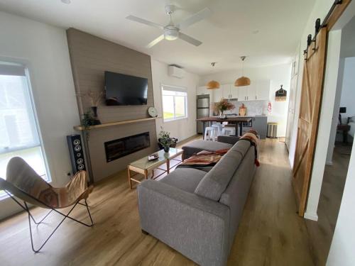 Karraganbah House | Tranquility by the Lake