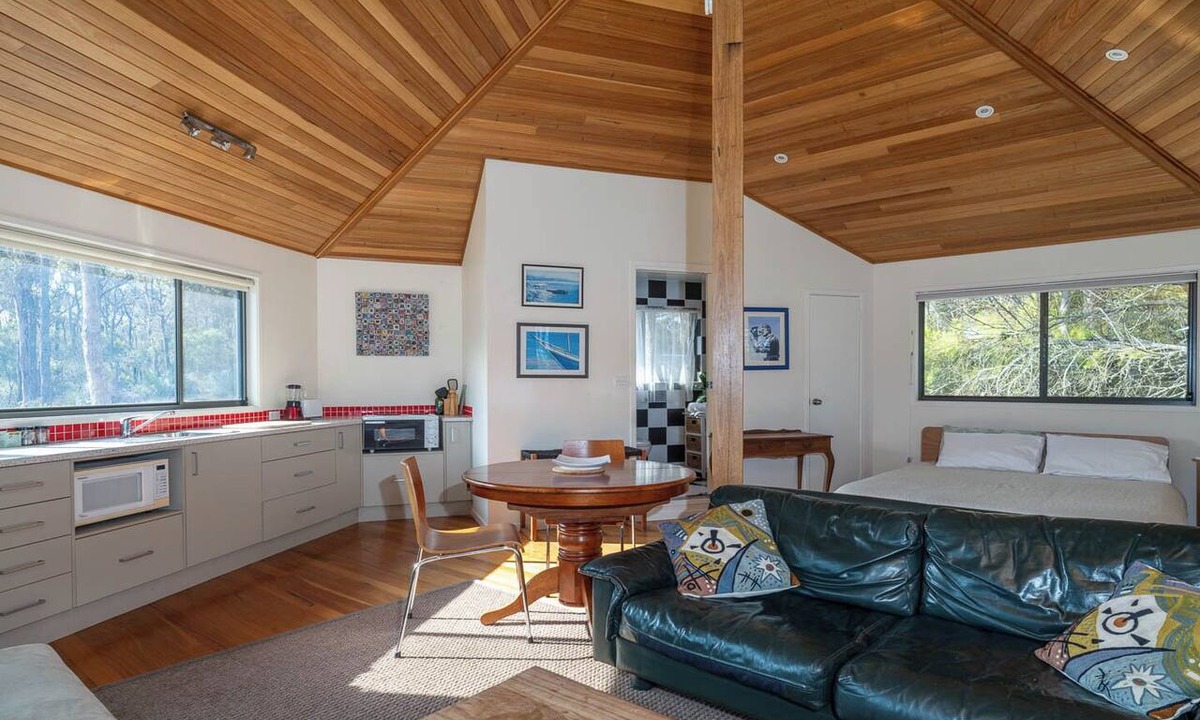 Bermagui Apartment | Treehouse Lakeside Studio