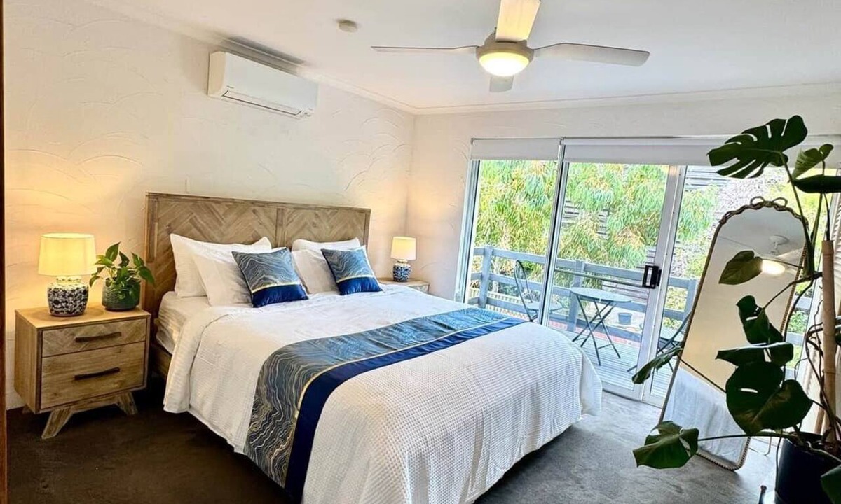 Maslin Beach Bed & Breakfast | Treetop Ocean Views at Maslin Beach Coastal Escape