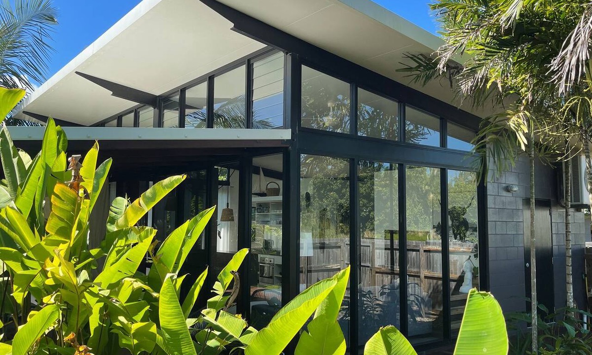 Mission Beach House | Tropical modernist Retreat