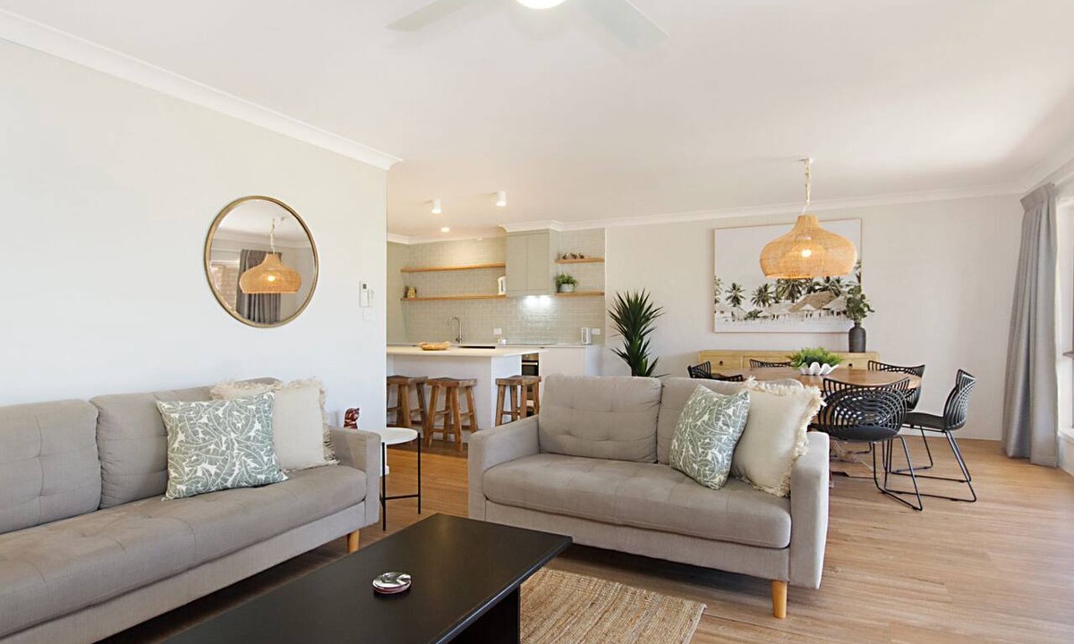 Tweed Heads Apartment | Tumut Unit 2- Easy Walk to Rainbow Bay Beach and Twin Towns Services club, Wi-Fi is included