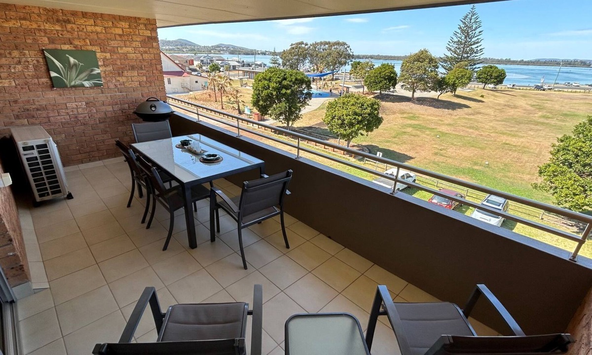 Tuncurry Apartment | Tuncurry Tides overlooking the lake.