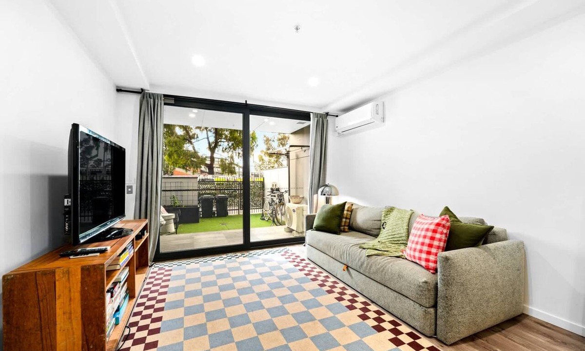 Abbotsford Apartment | Two Bedroom Retreat Opposite Victoria Park