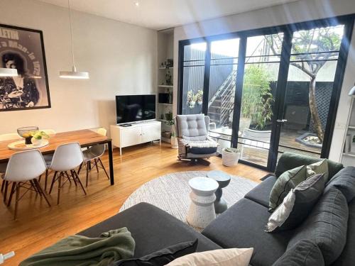 Richmond House | TWO FIVE ZERO RICHMOND four bedroom cityviews lockup garage