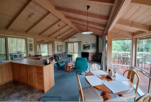 The Honeysuckles House | Unbeatable Beach Front Access 40m - Star Tour Option