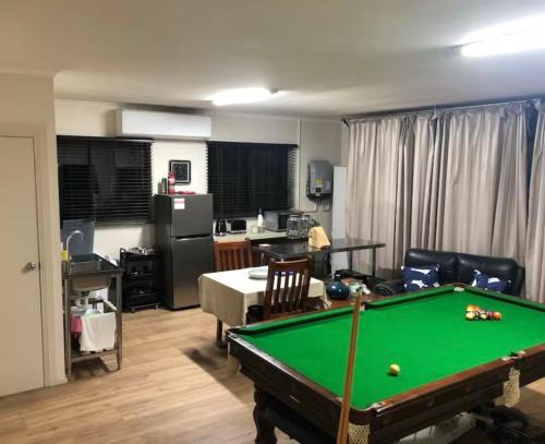 Maiden Gully House | Unique Zone half house with games room & outdoor jacuzzi in Maiden Gully, Bendigo