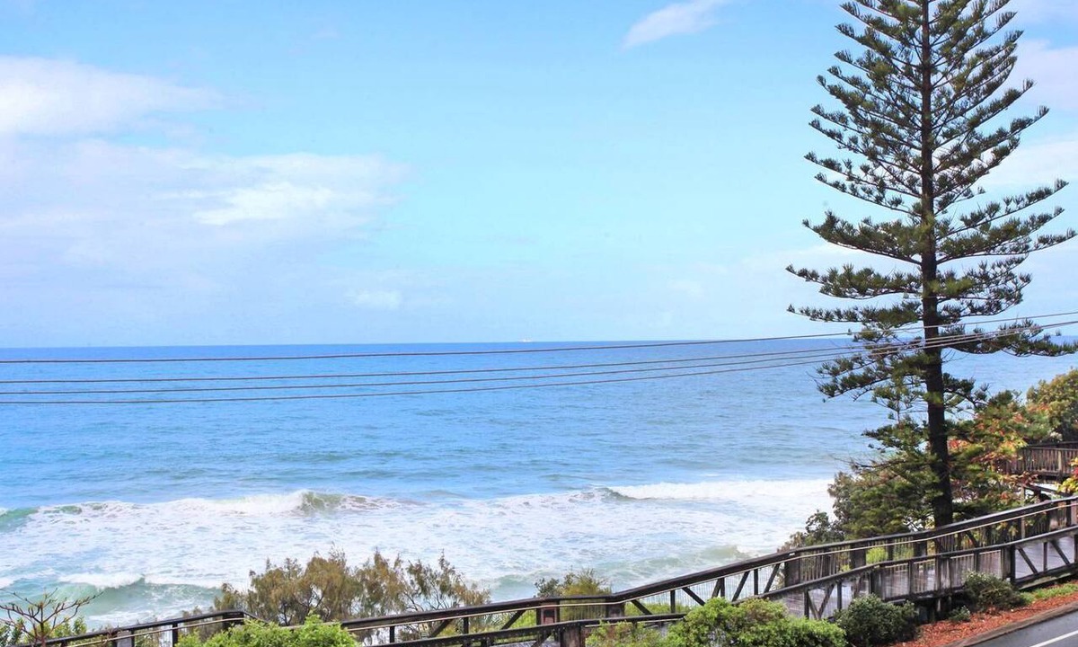 Coolum Beach Apartment | Unit 5 'Phoenix Apartments'
