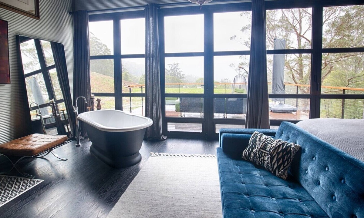 Barrengarry House | Unlike no other home, this simply stunning Black Star Barn Accommodation