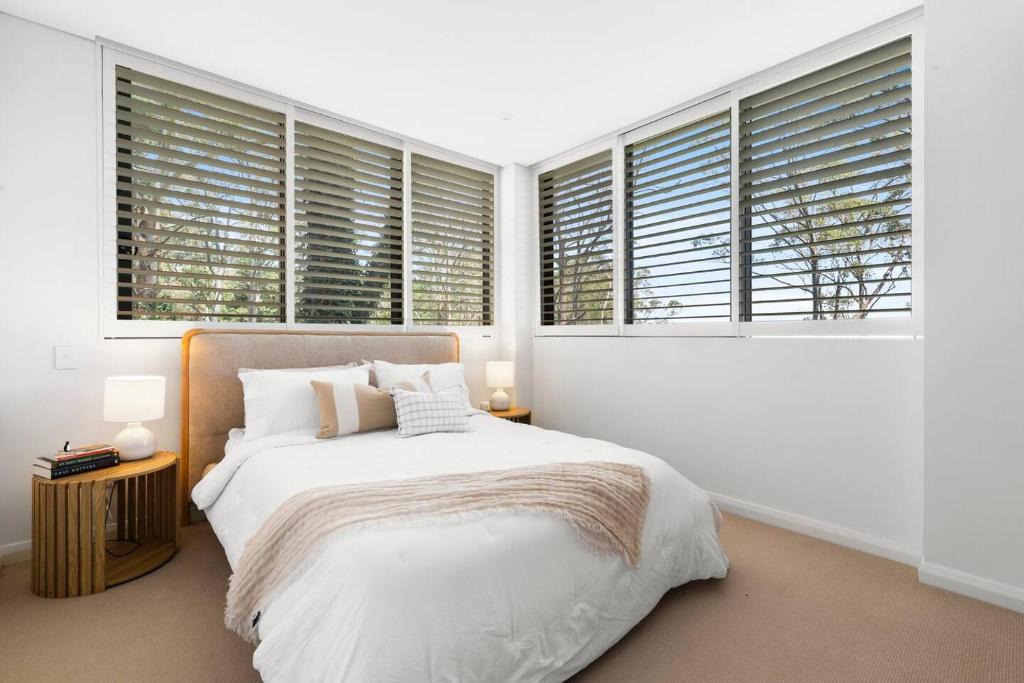 Turramurra Apartment | Upper North Shore Haven - A Tranquil Treetop Escape
