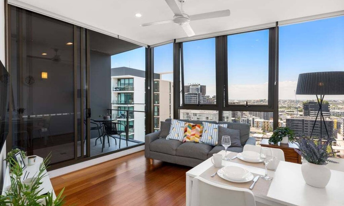 Newstead Apartment | Urban Oasis Lifestyle 2BR Apt/Convenient Location/Free Parking