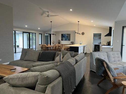 Albany House | Vancouver's End by the BnB Collection
