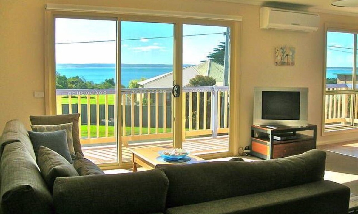 Ventnor House | Ventnor Beach Views - located at Ventnor, Phillip Island