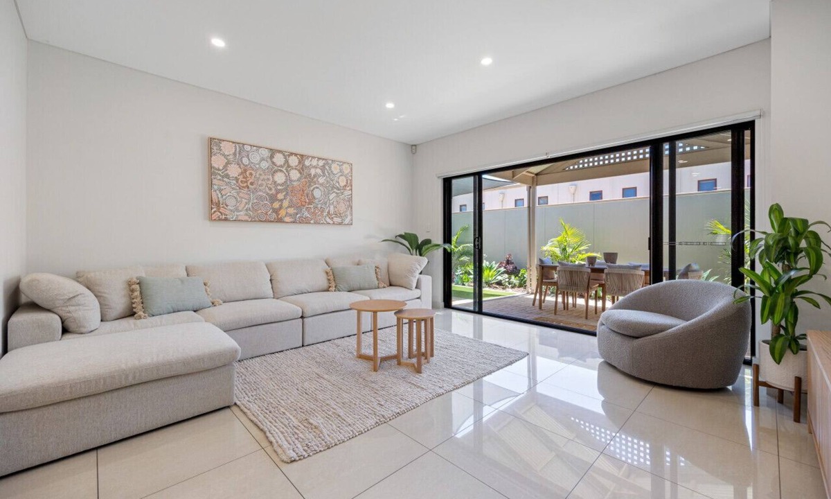 Glenelg Villa | Vera—Chic Coastal Living close to Everything