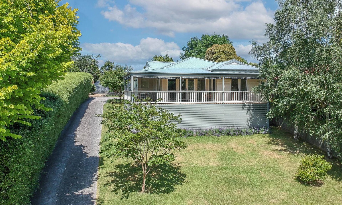 Healesville House | Views on Montpellier