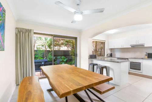 Surfers Paradise Apartment | Villa 1 and Villa 2