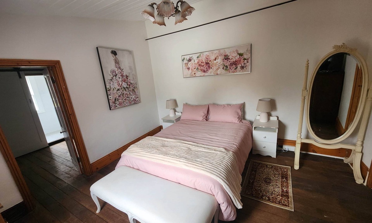Katrine Other | "Viveash" Historic accommodation with Ensuite