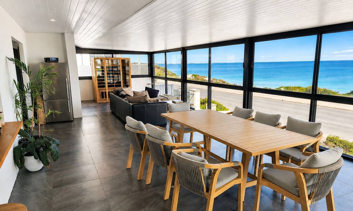 Waikiki House | Waikiki Coastal Retreat | Walk to Beach | Pet Friendly