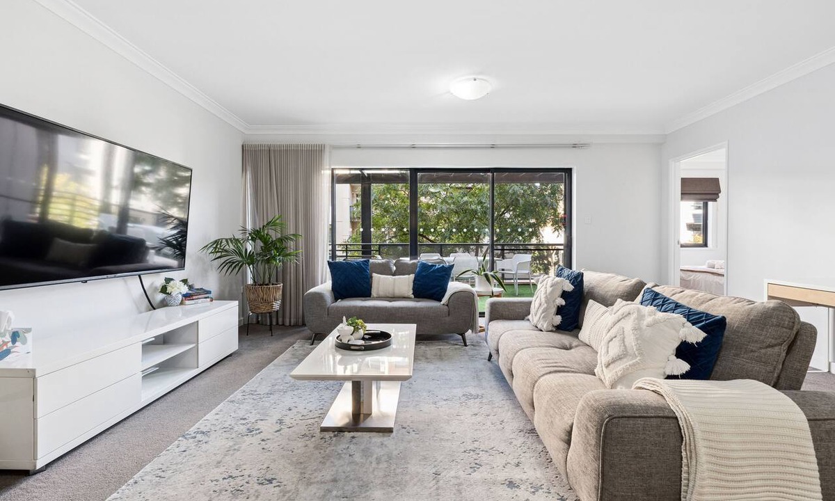 Perth Central Business District Apartment | Walk to Elizabeth Quay | Pool & Parking