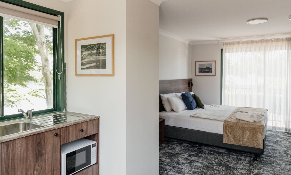 Mudgeeraba Hotel | Wallaby Hotel