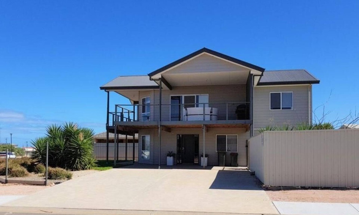 North Beach House | Wallaroo Beach House | Ocean Views, Pool Table | Sleeps 10