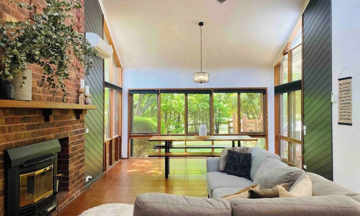 East Warburton House | Warburton Acreage Estate I Large Groups I Yarra River Access I Pets I Bathhouse