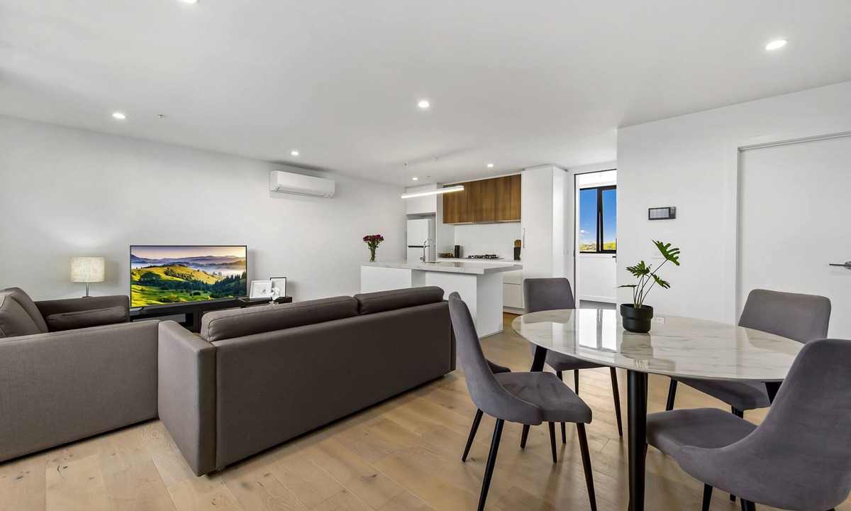 Moonee Ponds Apartment | Warm and Welcoming Living Space - Centrally Located 2 bed 2 Bath Apartment
