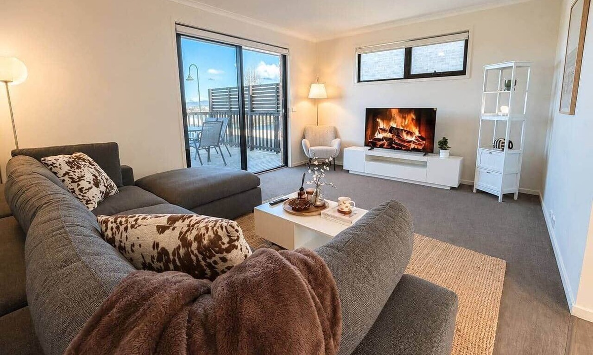 Midway Point House | Water View Retreat | 3BR Near Hobart