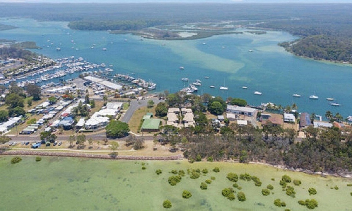 Tin Can Bay House | Waterfront, double storey Townhouse