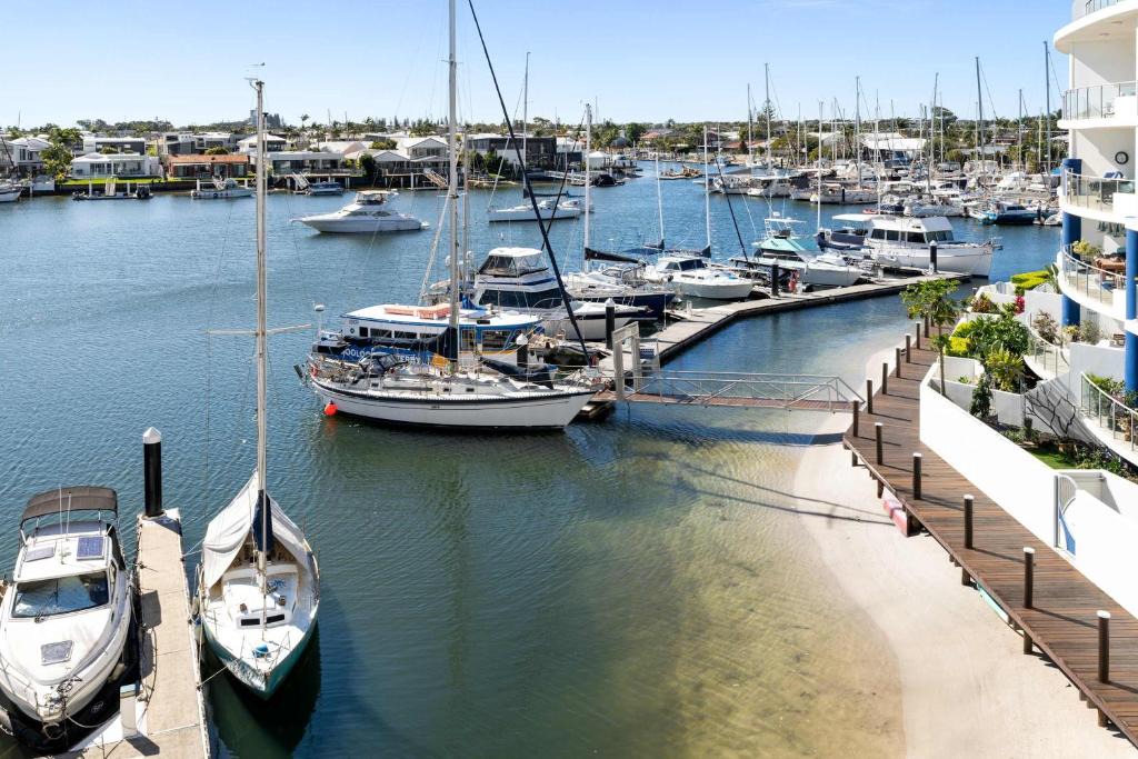 Minyama Apartment | Waterfront Elegance with Pool & Jetty Access