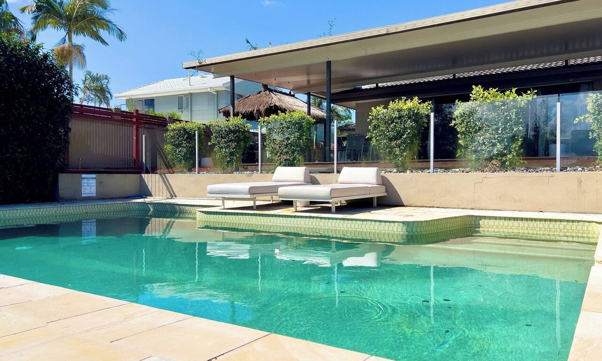 Broadbeach Waters House | Waterfront Retreat with Pool & Pontoon, Broadbeach