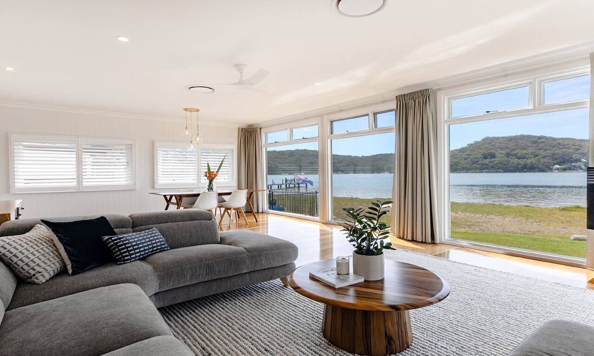 Booker Bay House | Waterfront, stroll to Ettalong cafes & restaurant