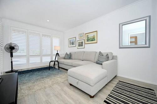 Warana House | Waterfront Stylish Luxury, Light, Relaxed