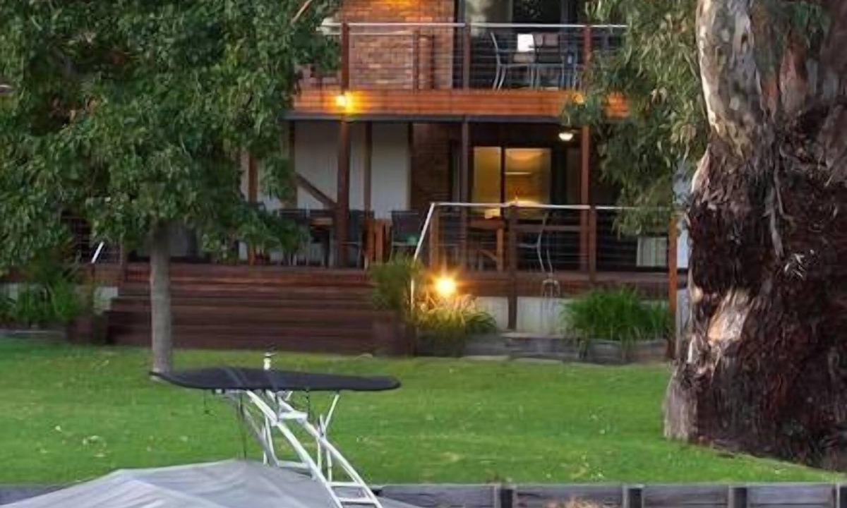 Bundalong House | Waterfront Taj at BUNDALONG - Where the river becomes your backyard