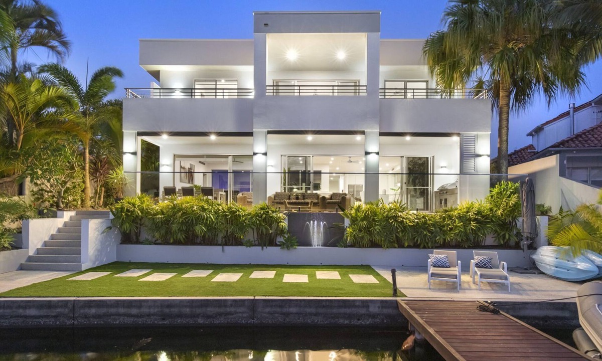 Noosaville House | Waterside Court