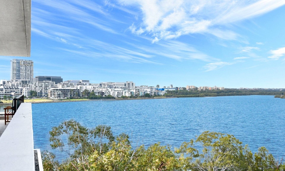 Wentworth Point Apartment | Waterview Apt near Olympic Park Pool Parking, Wifi, Ferry & Train to City