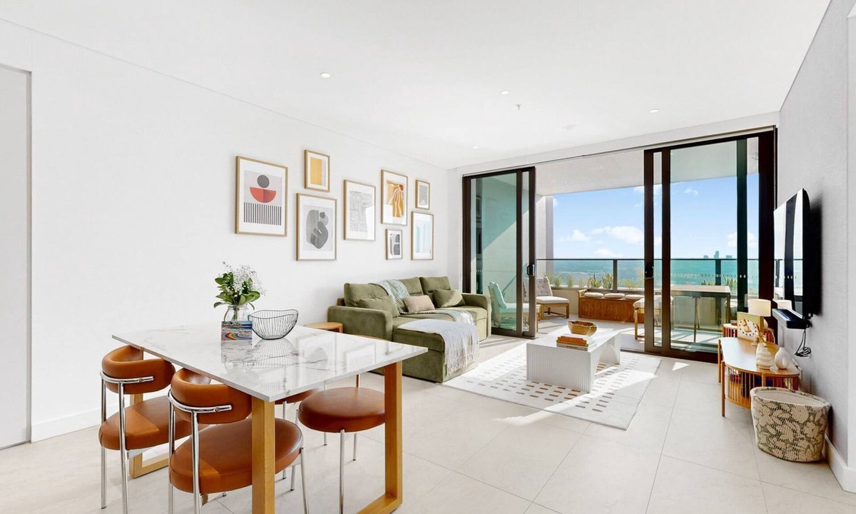 Rhodes Apartment | Waterview High, Rhodes
