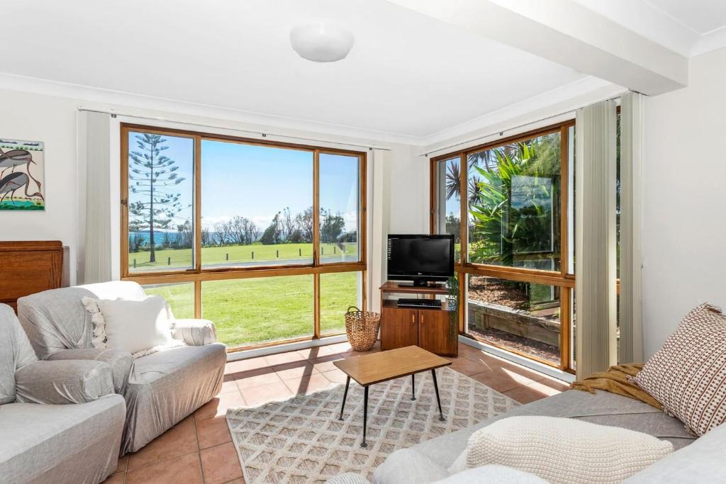 Dolphin Point House | Wave Spray