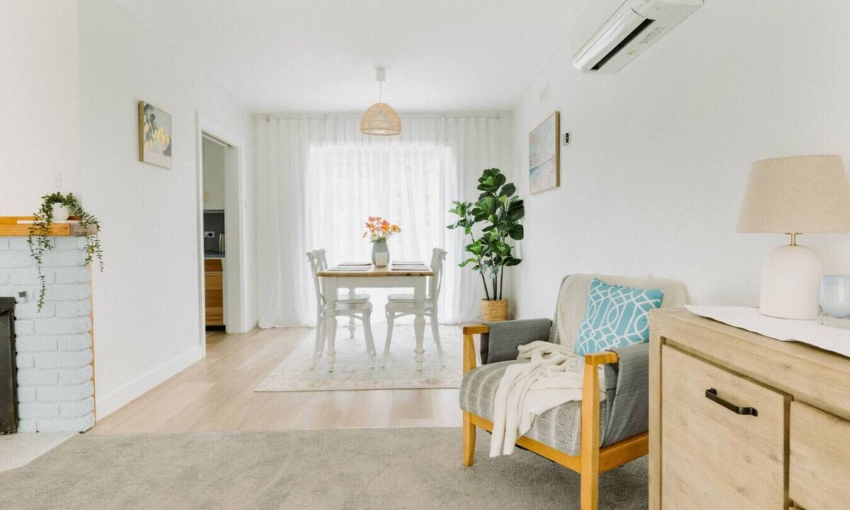Parklands House | West Grove Cottage Burnie