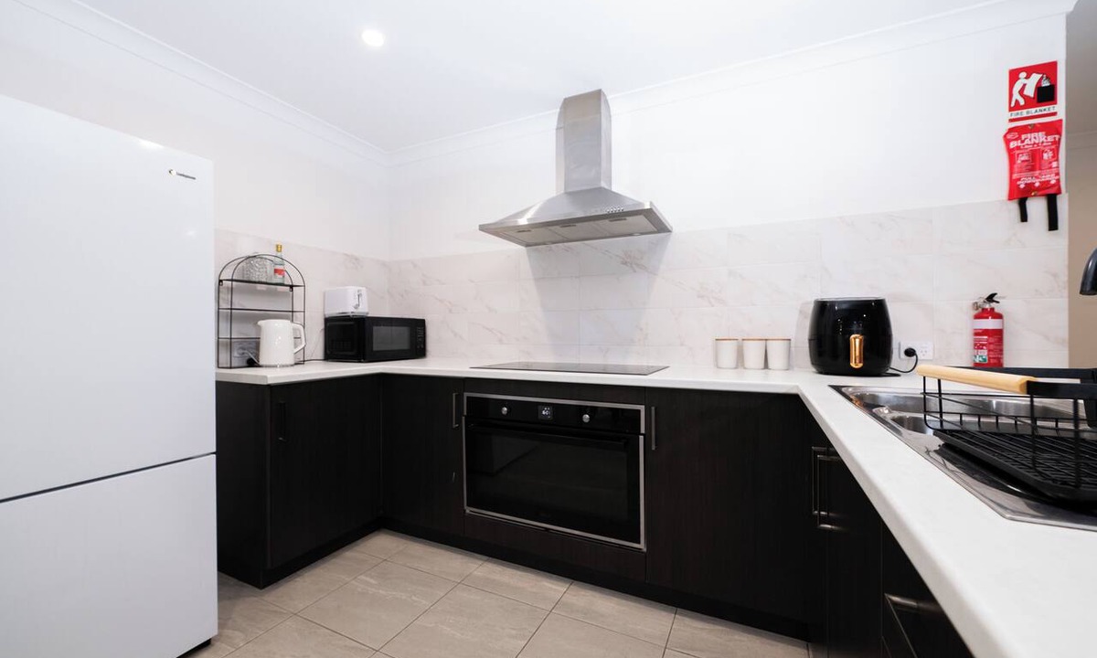 Gosnells House | WestPort Dwyer Premium Stay