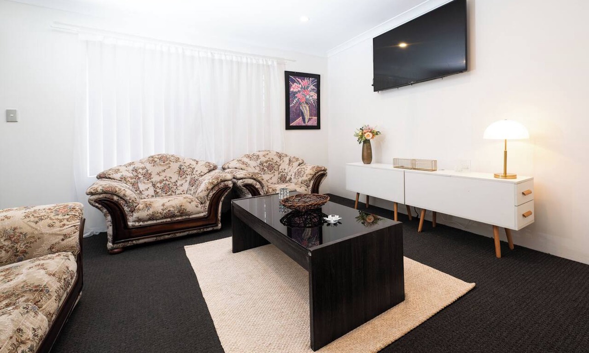 Midland House | Westport Premium Stay - Close to the airport and Swan Valley Winery