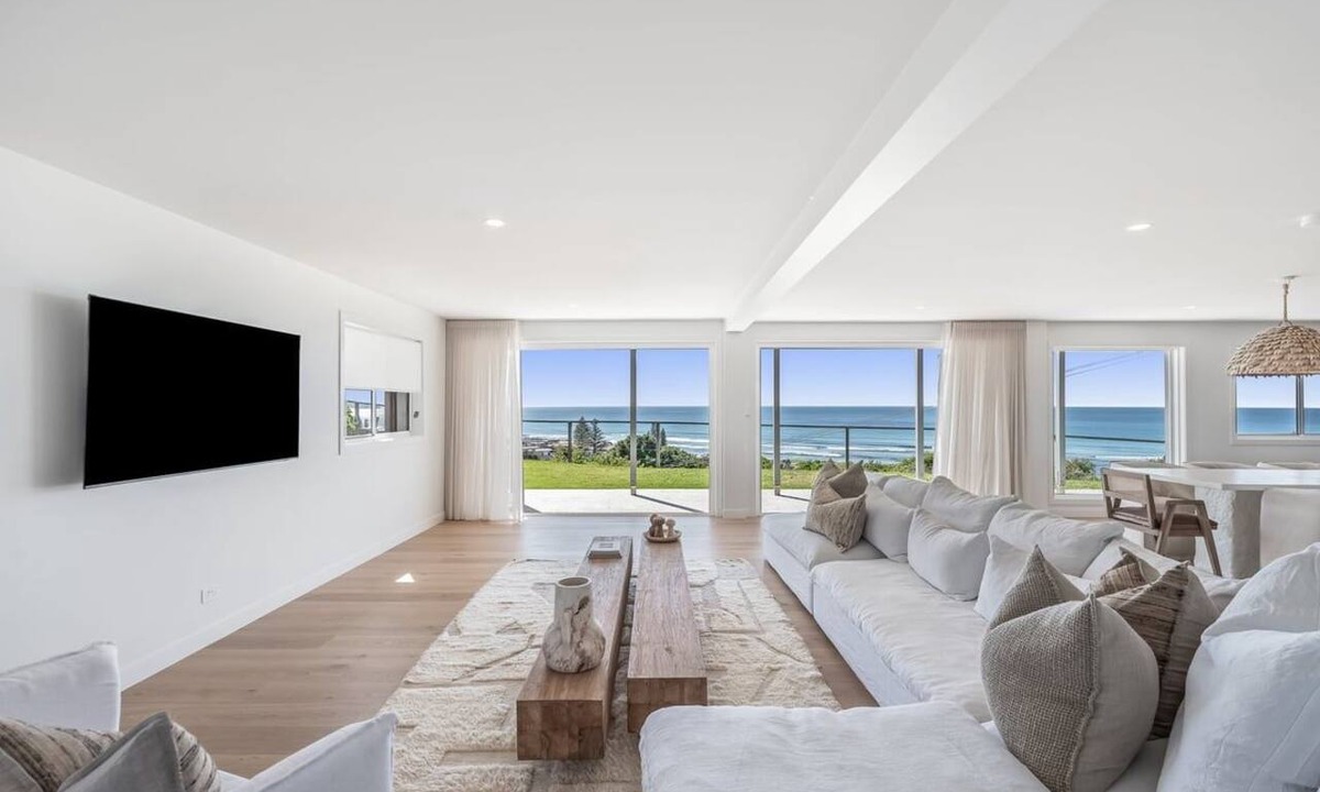 Lennox Head House | Whale Watcher - elevated coastal escape