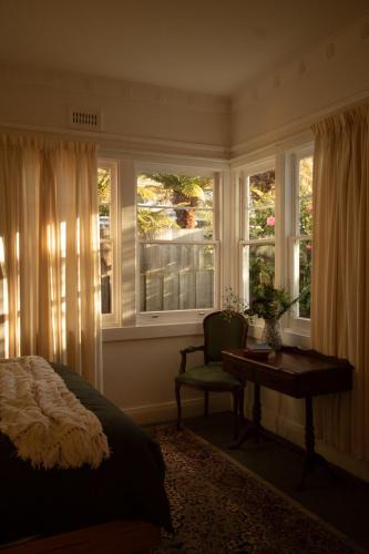 Kingston Beach Apartment | Whimsy Cottage, Beachside retreat, Outdoor bath